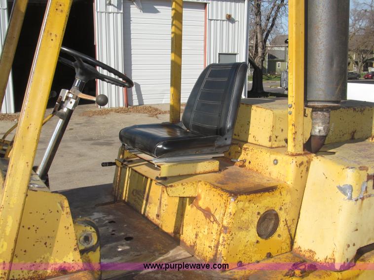 image for item B5256 Clark Lift CHY120D forklift