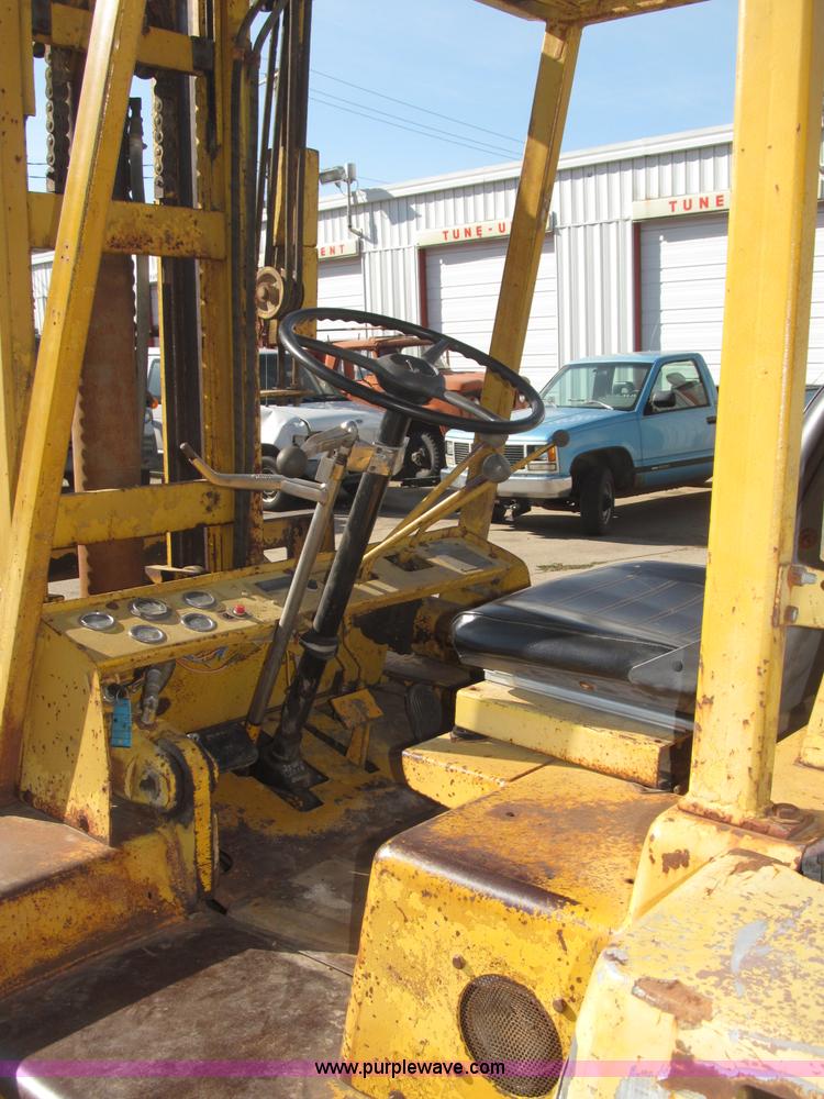 image for item B5256 Clark Lift CHY120D forklift