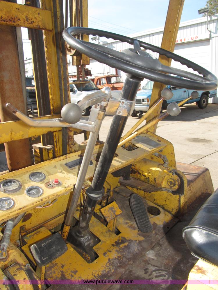 image for item B5256 Clark Lift CHY120D forklift