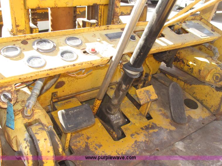 image for item B5256 Clark Lift CHY120D forklift