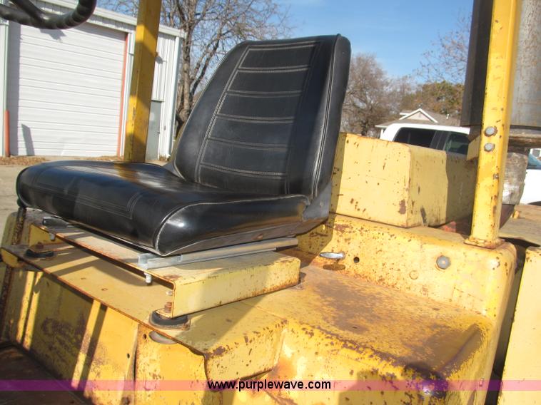 image for item B5256 Clark Lift CHY120D forklift