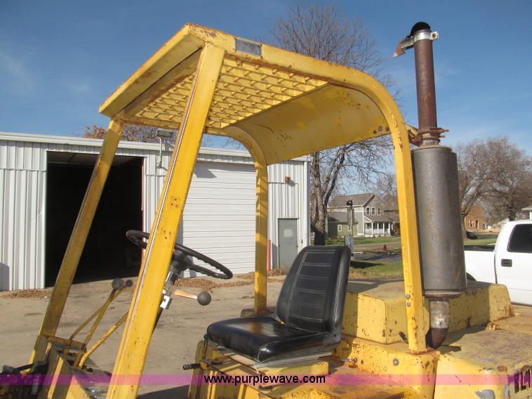 image for item B5256 Clark Lift CHY120D forklift