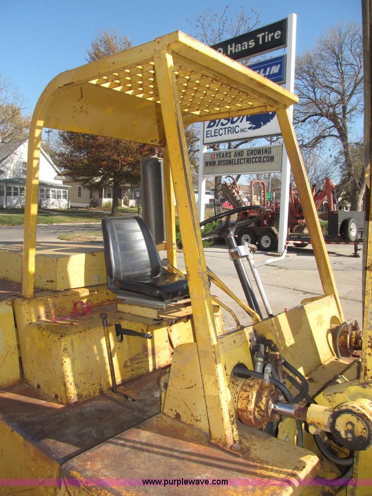 image for item B5256 Clark Lift CHY120D forklift