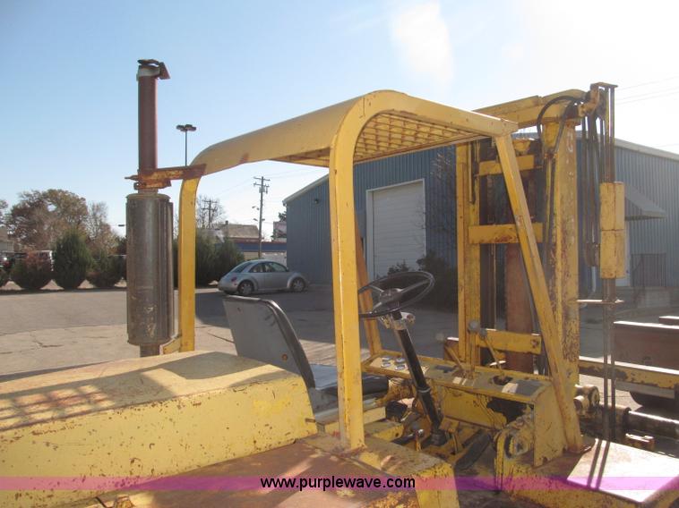 image for item B5256 Clark Lift CHY120D forklift