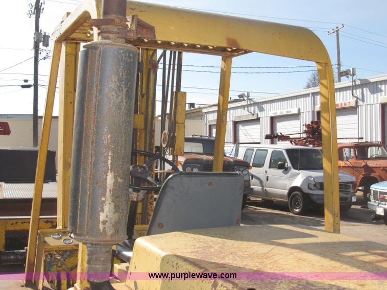 image for item B5256 Clark Lift CHY120D forklift