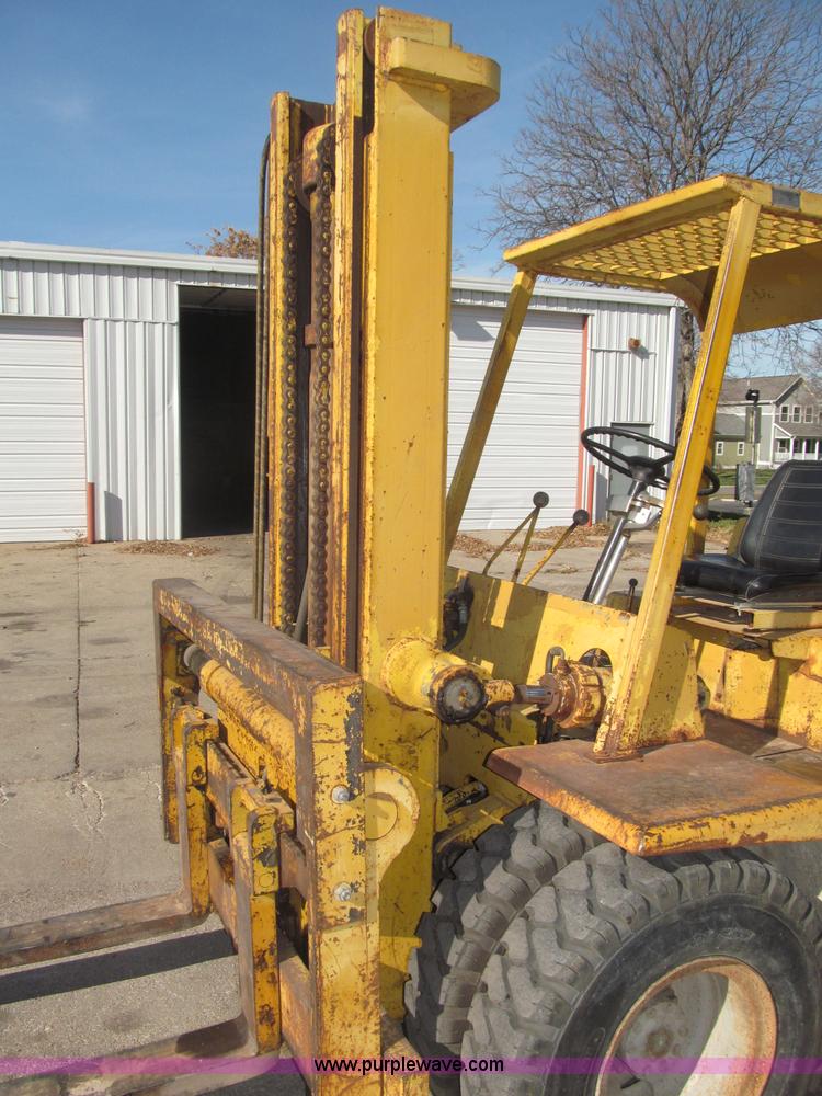 image for item B5256 Clark Lift CHY120D forklift