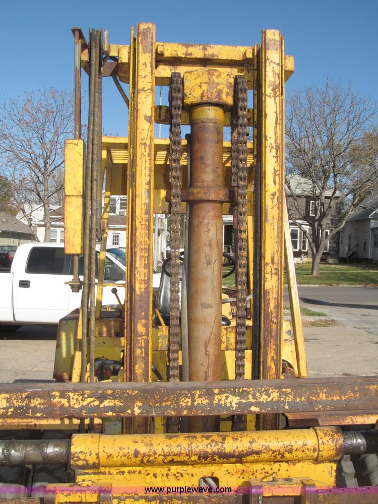 image for item B5256 Clark Lift CHY120D forklift