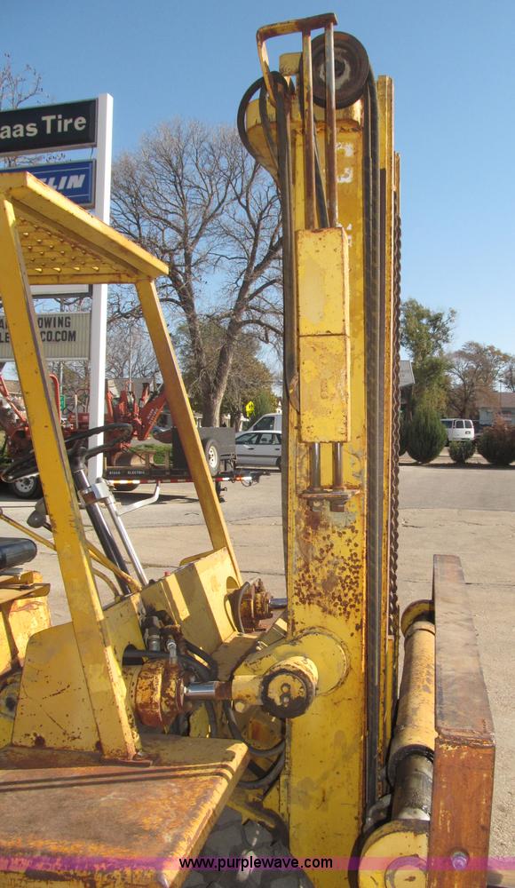 image for item B5256 Clark Lift CHY120D forklift