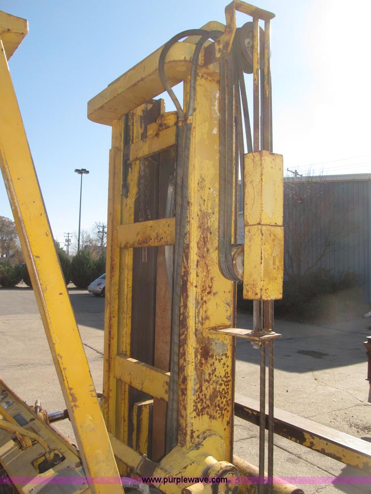 image for item B5256 Clark Lift CHY120D forklift