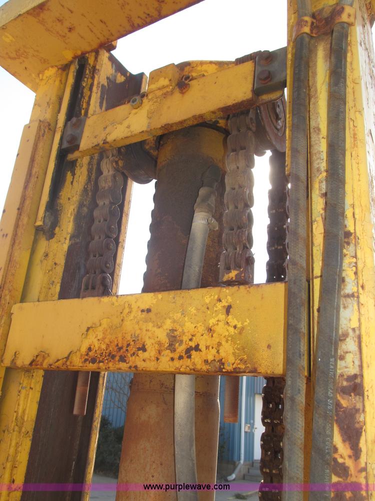 image for item B5256 Clark Lift CHY120D forklift