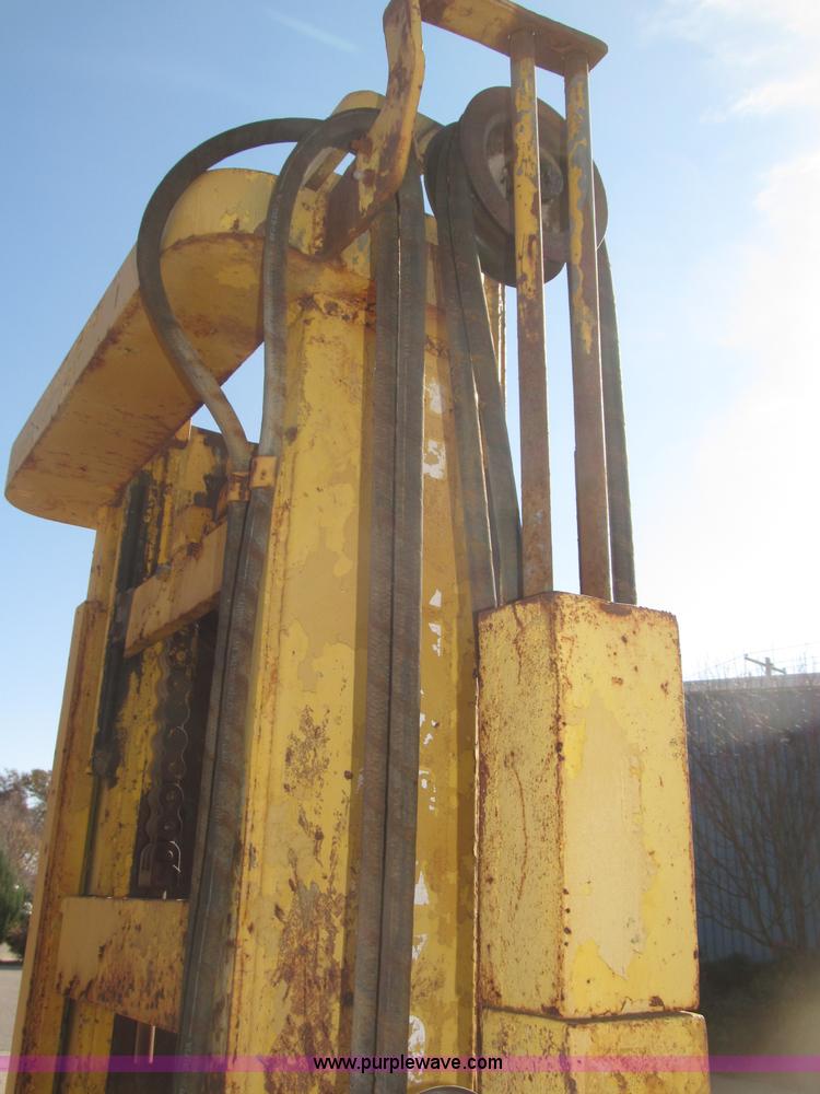 image for item B5256 Clark Lift CHY120D forklift