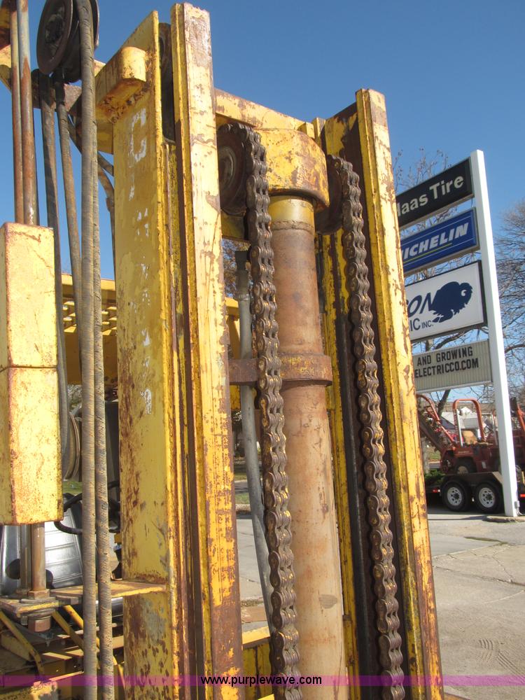 image for item B5256 Clark Lift CHY120D forklift