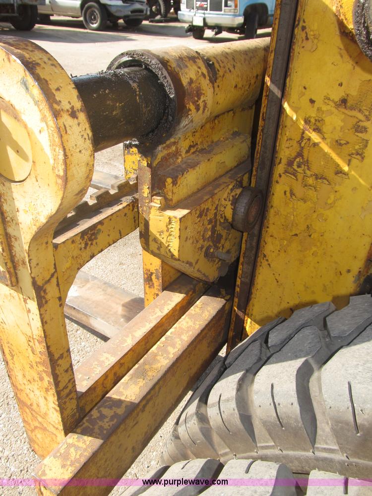 image for item B5256 Clark Lift CHY120D forklift