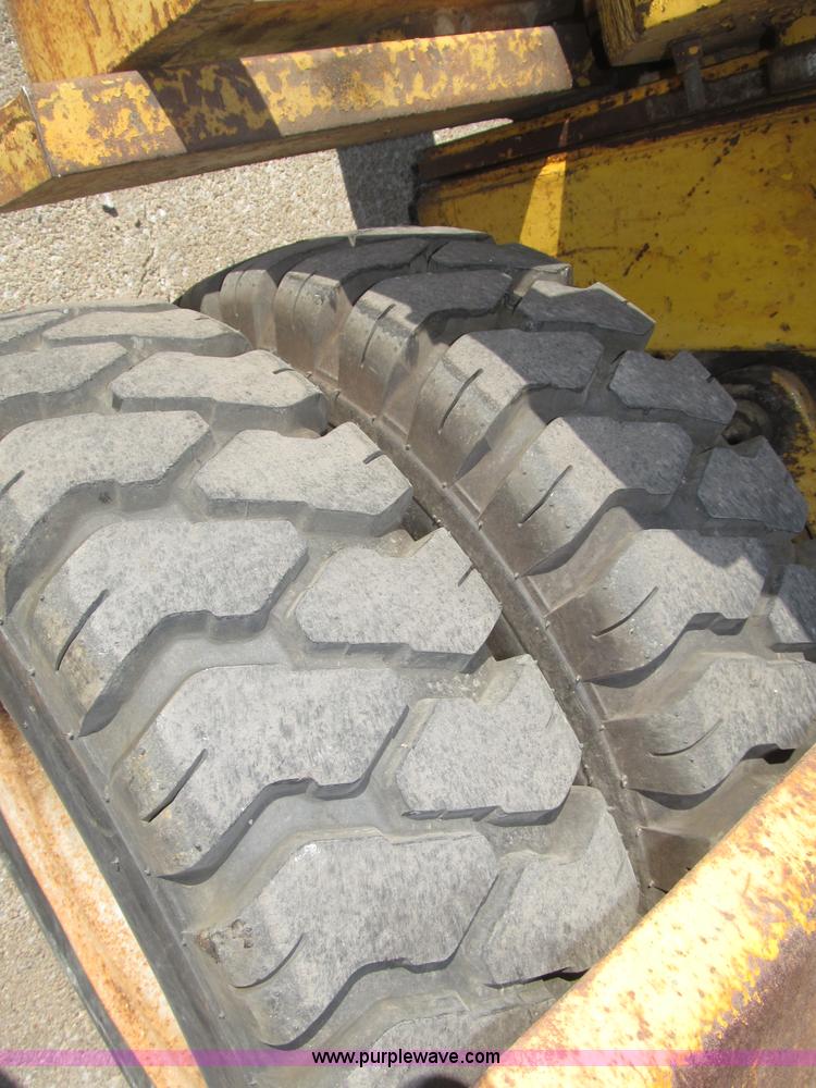 image for item B5256 Clark Lift CHY120D forklift