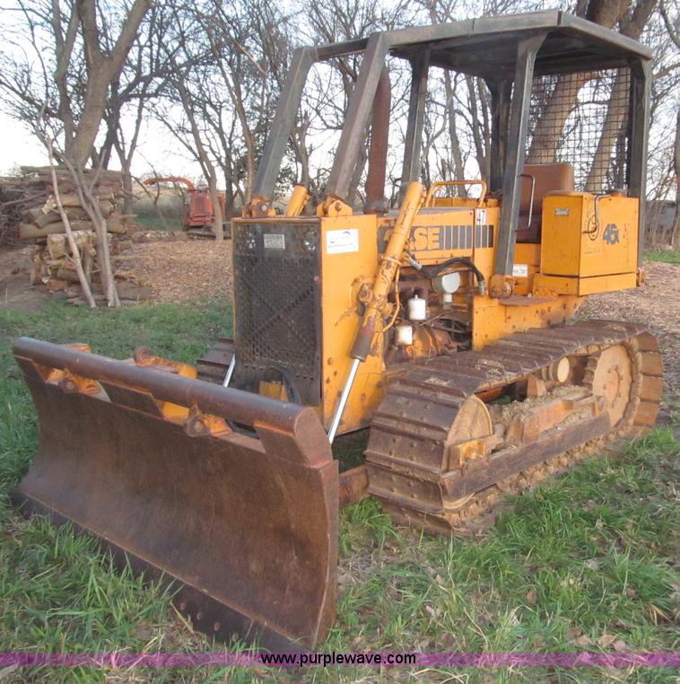 image for item B5260 1981 Case 450B dozer
