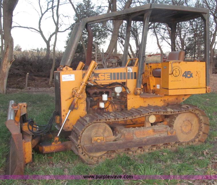 image for item B5260 1981 Case 450B dozer