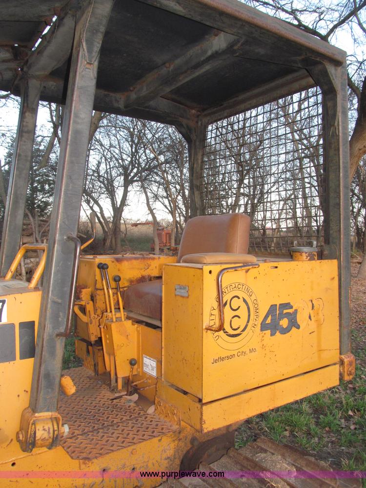 image for item B5260 1981 Case 450B dozer
