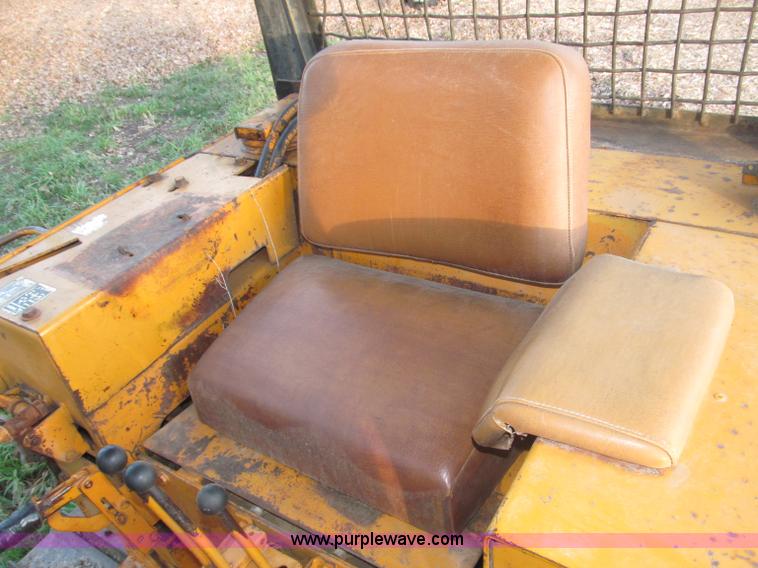 image for item B5260 1981 Case 450B dozer