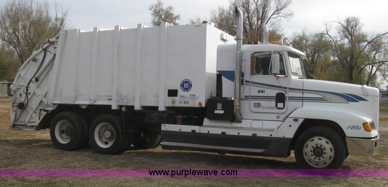 image for item B8229 1990 Freightliner FLD refuse truck
