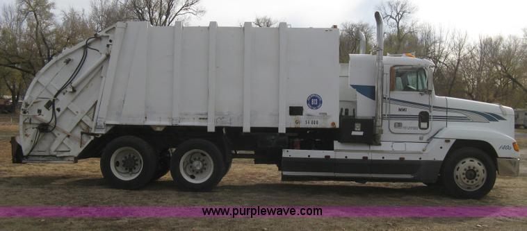 image for item B8229 1990 Freightliner FLD refuse truck