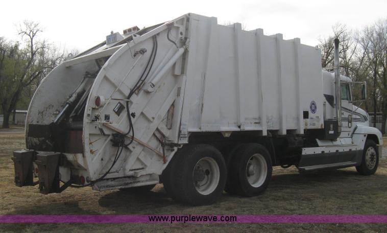 image for item B8229 1990 Freightliner FLD refuse truck