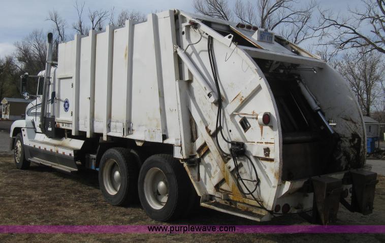 image for item B8229 1990 Freightliner FLD refuse truck