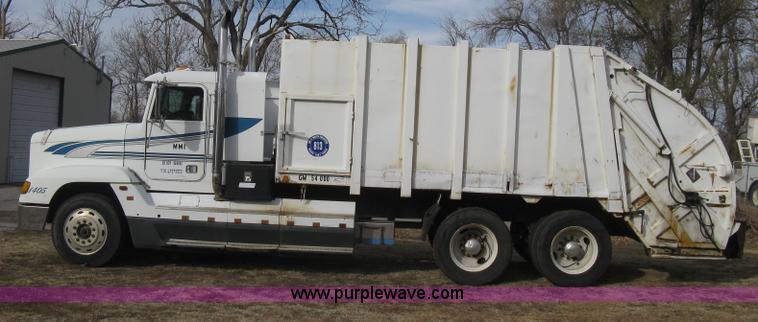 image for item B8229 1990 Freightliner FLD refuse truck