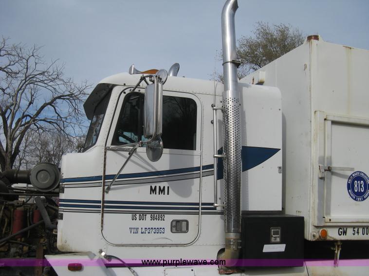 image for item B8229 1990 Freightliner FLD refuse truck