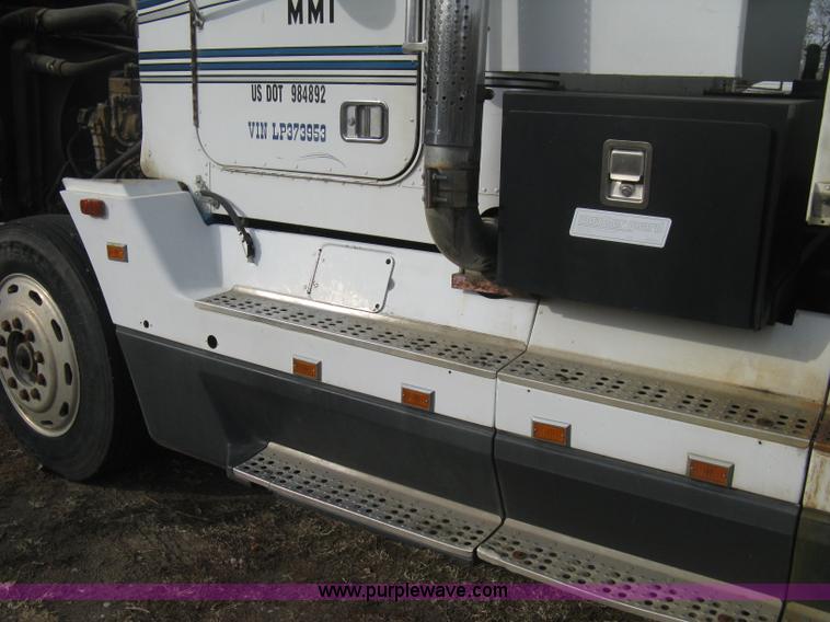 image for item B8229 1990 Freightliner FLD refuse truck