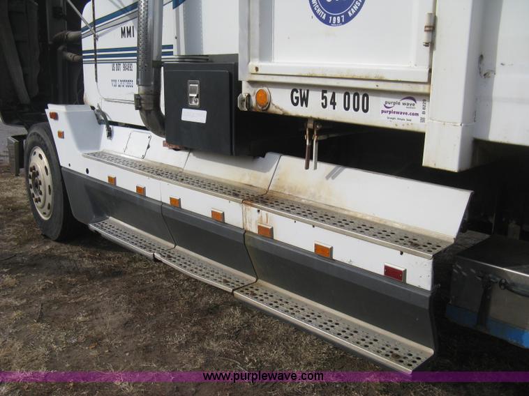 image for item B8229 1990 Freightliner FLD refuse truck