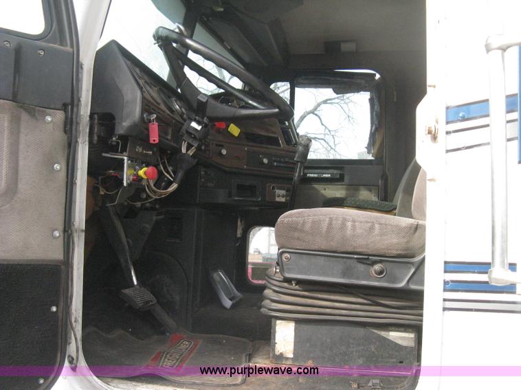 image for item B8229 1990 Freightliner FLD refuse truck