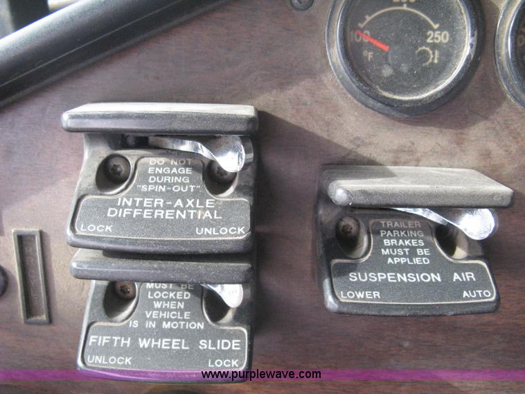 image for item B8229 1990 Freightliner FLD refuse truck