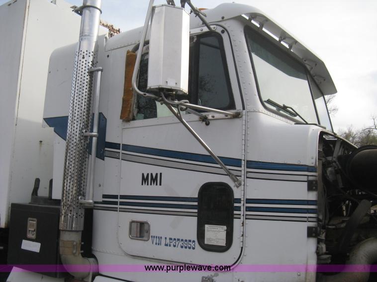 image for item B8229 1990 Freightliner FLD refuse truck