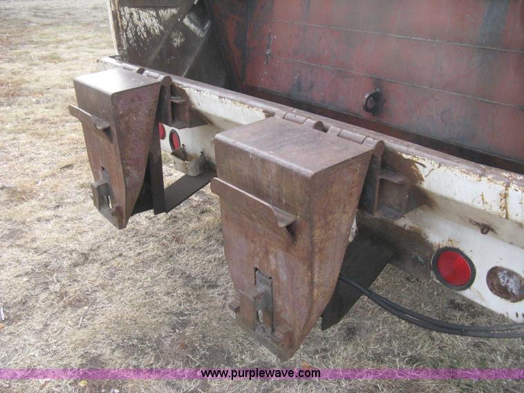 image for item B8229 1990 Freightliner FLD refuse truck