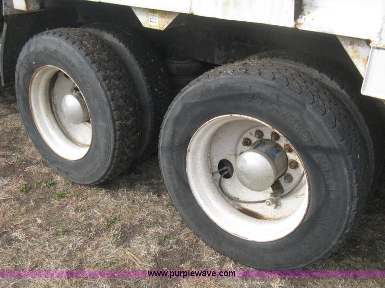 image for item B8229 1990 Freightliner FLD refuse truck