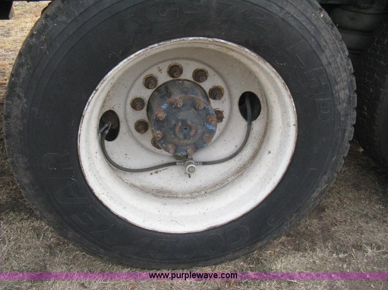 image for item B8229 1990 Freightliner FLD refuse truck