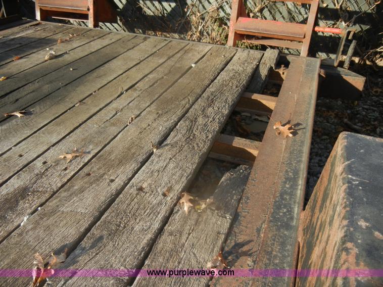 image for item D4741 2001 Towmaster T-12DD trailer