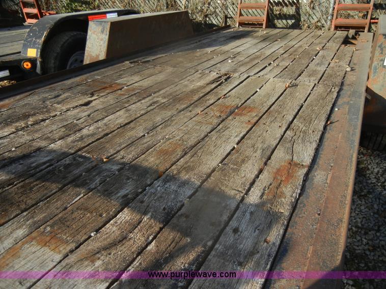 image for item D4741 2001 Towmaster T-12DD trailer