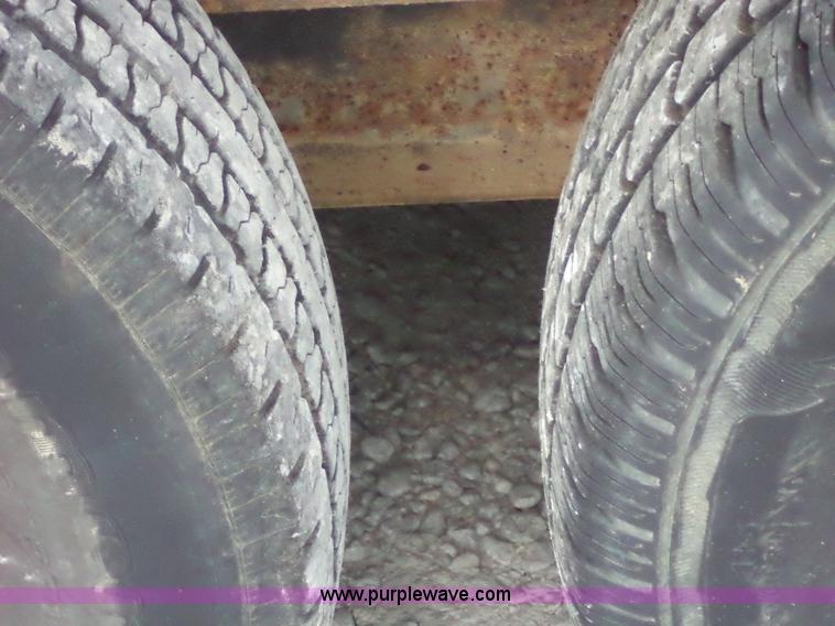 image for item D4741 2001 Towmaster T-12DD trailer