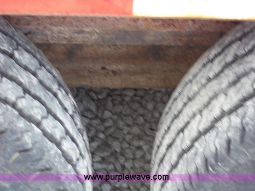 image for item D4741 2001 Towmaster T-12DD trailer