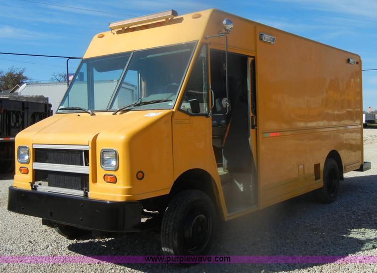 image for item D4744 2000 Freightliner MT45 step van
