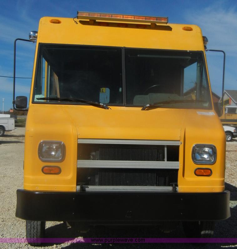 image for item D4744 2000 Freightliner MT45 step van