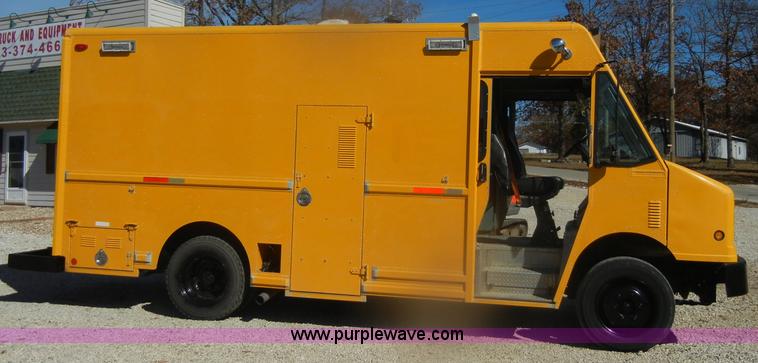 image for item D4744 2000 Freightliner MT45 step van