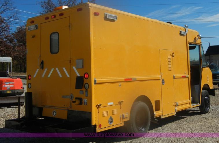 image for item D4744 2000 Freightliner MT45 step van