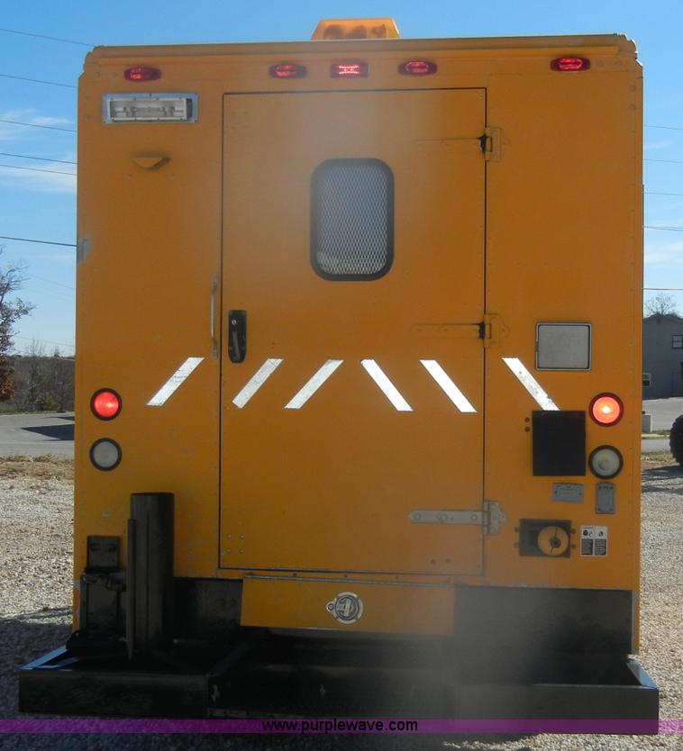 image for item D4744 2000 Freightliner MT45 step van