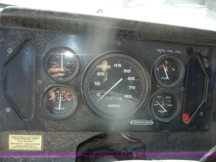 image for item D4744 2000 Freightliner MT45 step van