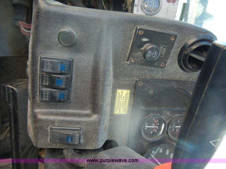 image for item D4744 2000 Freightliner MT45 step van