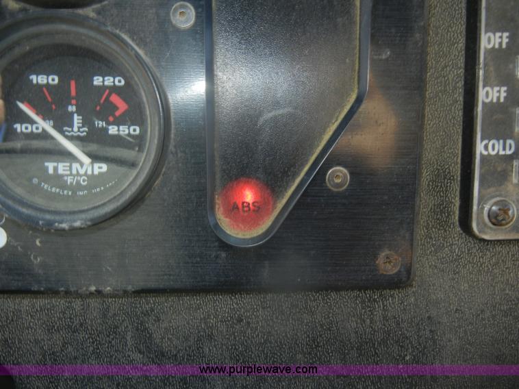 image for item D4744 2000 Freightliner MT45 step van