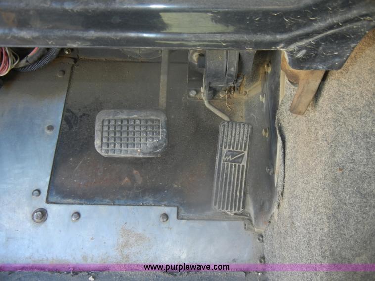 image for item D4744 2000 Freightliner MT45 step van