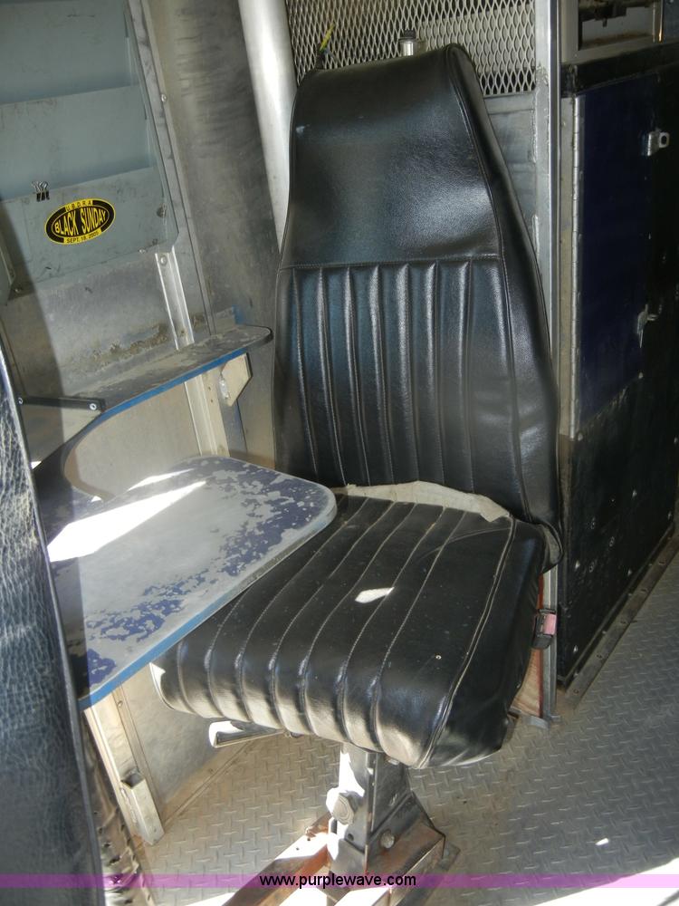 image for item D4744 2000 Freightliner MT45 step van